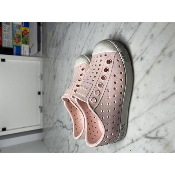 Native Shoes Other - Native toddler girls shoe size 7 pink